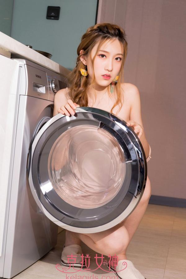 芊芊   KelaGirls克拉女神-芊芊《左家娇女》：清纯吊带裙私房写真，尽显冷艳白嫩肌肤与极致诱惑第24张图片