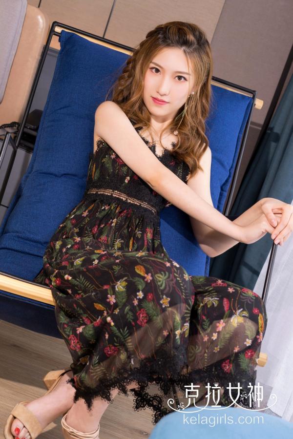 芊芊   KelaGirls克拉女神-芊芊《窈窕淑女》：邻家气质女神室内花裙写真，优雅甜美家居私房照第5张图片