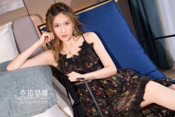芊芊   KelaGirls克拉女神-芊芊《窈窕淑女》：邻家气质女神室内花裙写真，优雅甜美家居私房照第13张图片