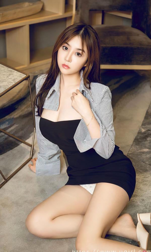 Yunie   UG尤果圈-Yunie《致命的你》：性感条纹衬衫与黑色短裙，演绎极致诱惑职场风情第19张图片
