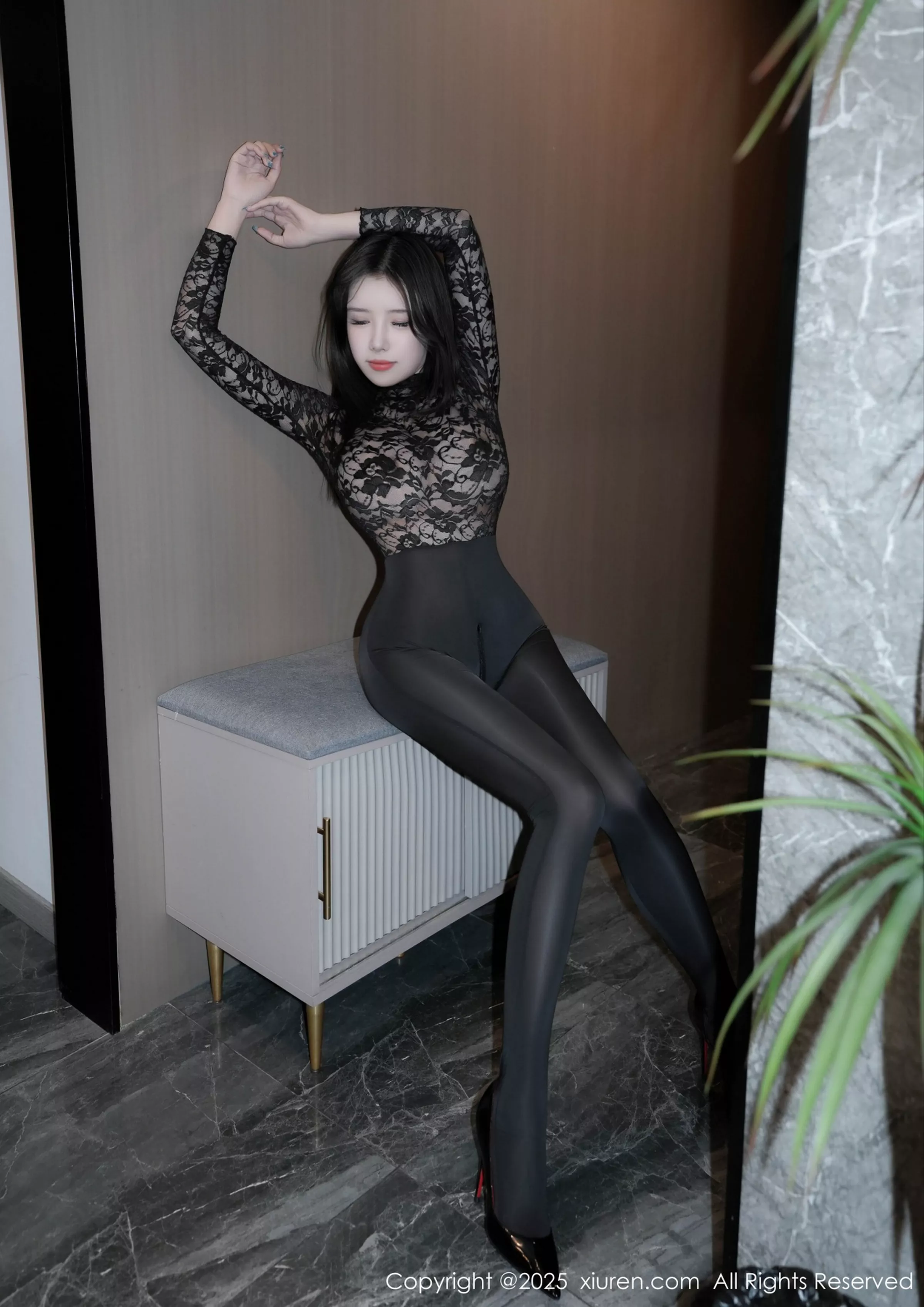 袁圆  [XiuRen]高清写真图 2025.04.18 No.10171 袁圆 黑色蕾丝第16张图片
