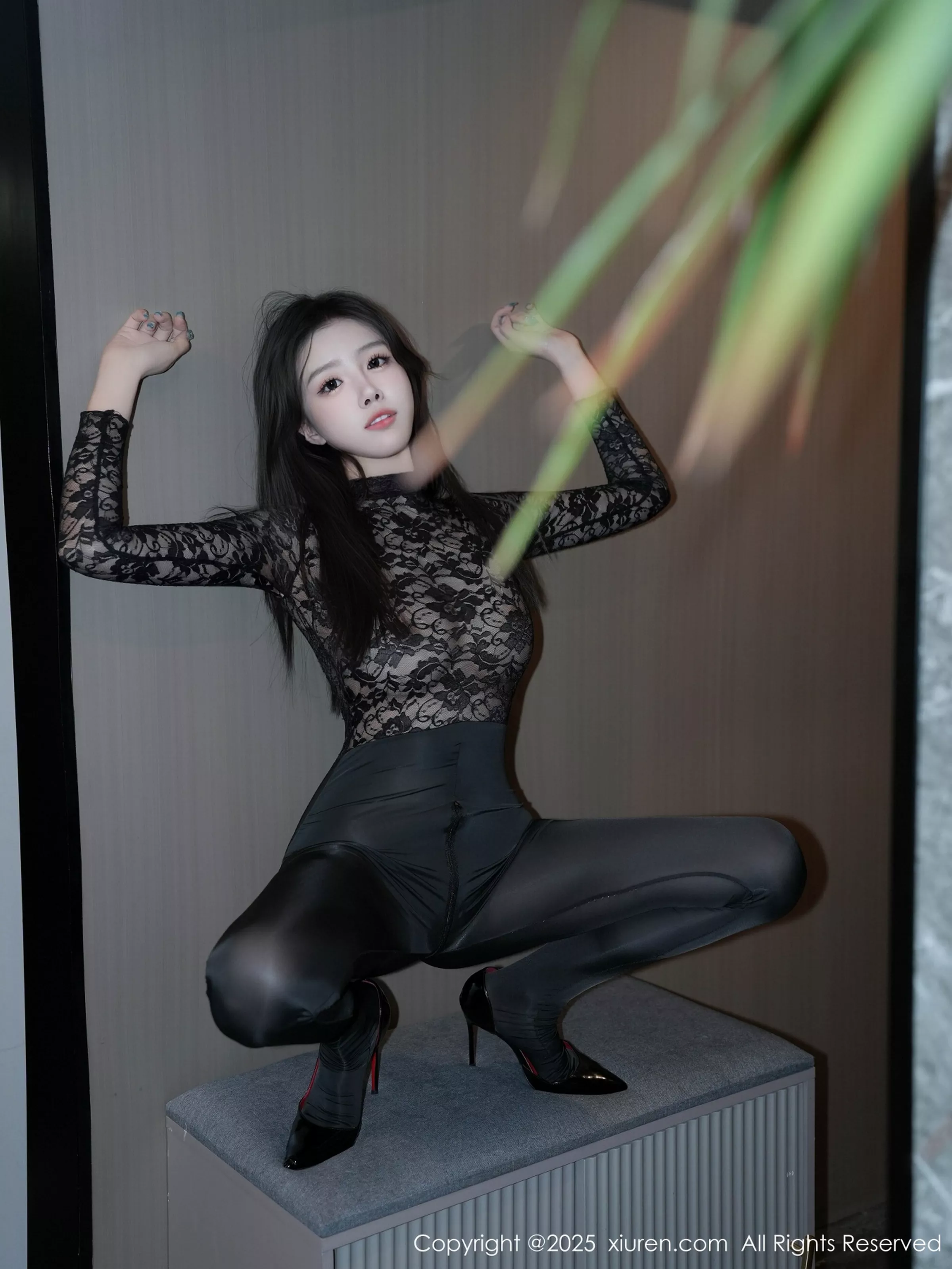 袁圆  [XiuRen]高清写真图 2025.04.18 No.10171 袁圆 黑色蕾丝第35张图片