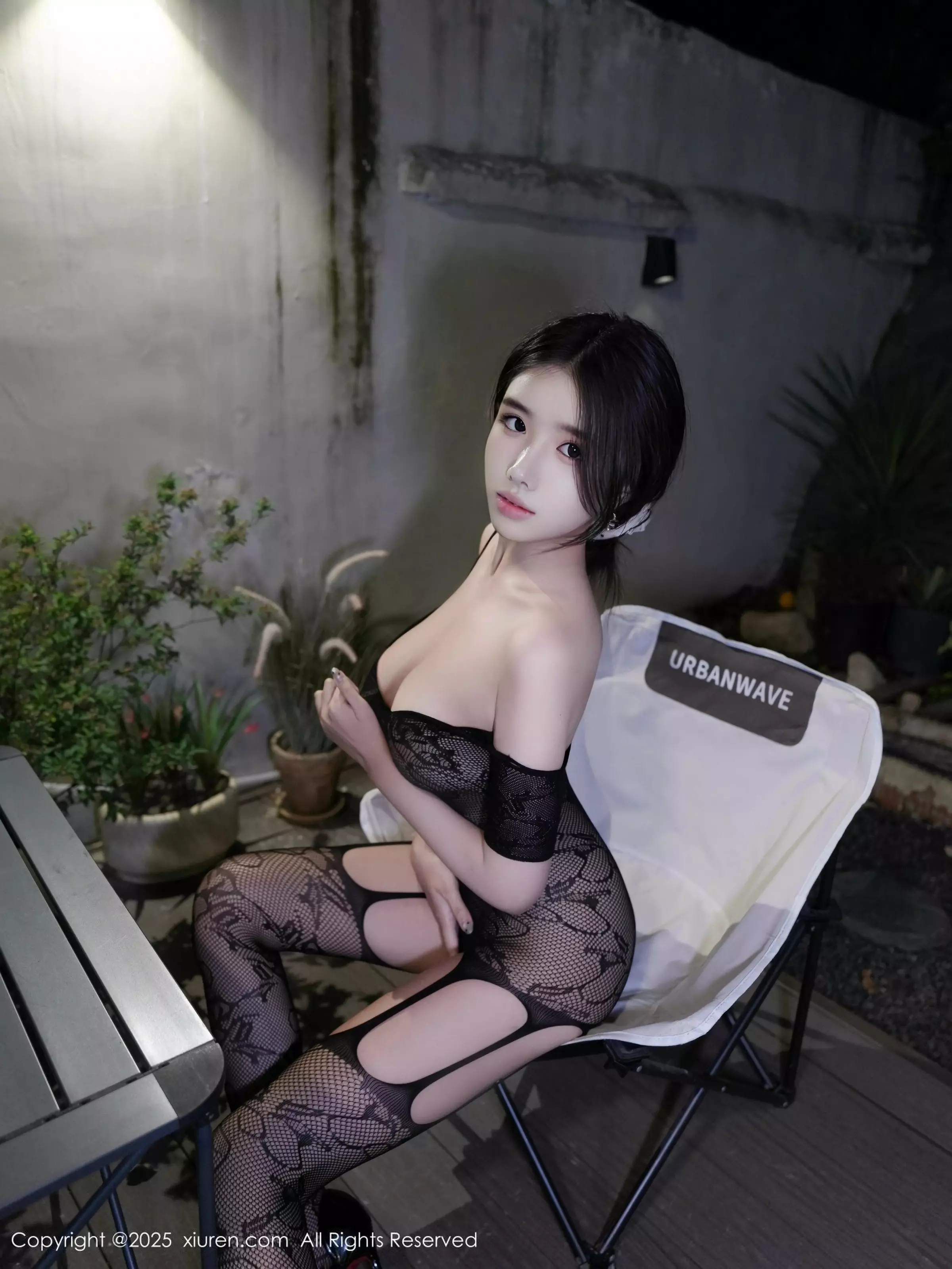 袁圆  [XiuRen]高清写真图 2025.05.23 No.10322 袁圆 连体丝袜第42张图片