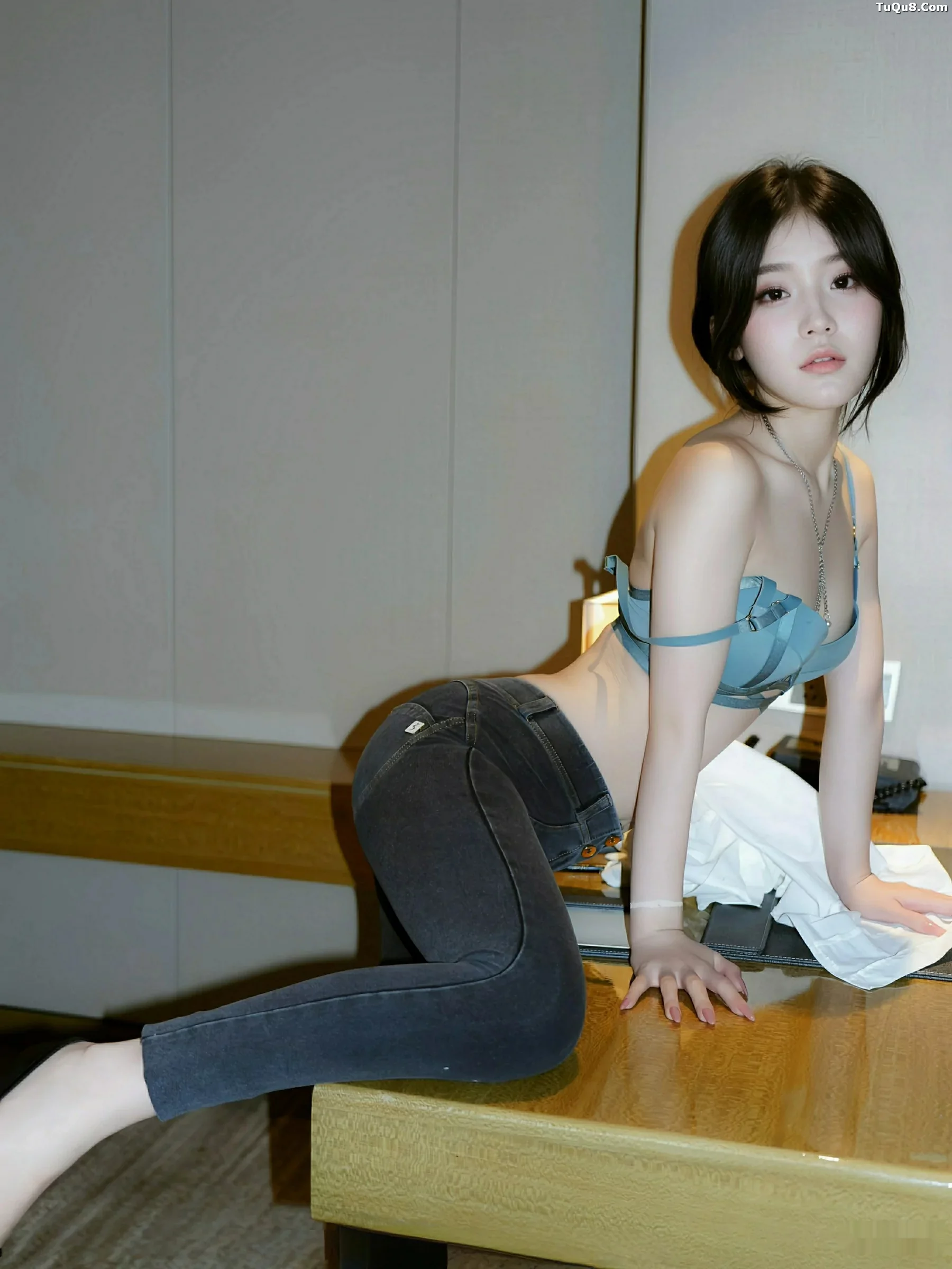 汁汁  [XiuRen]高清写真图 2025.09.19 No.10785 汁汁 性感白T第36张图片