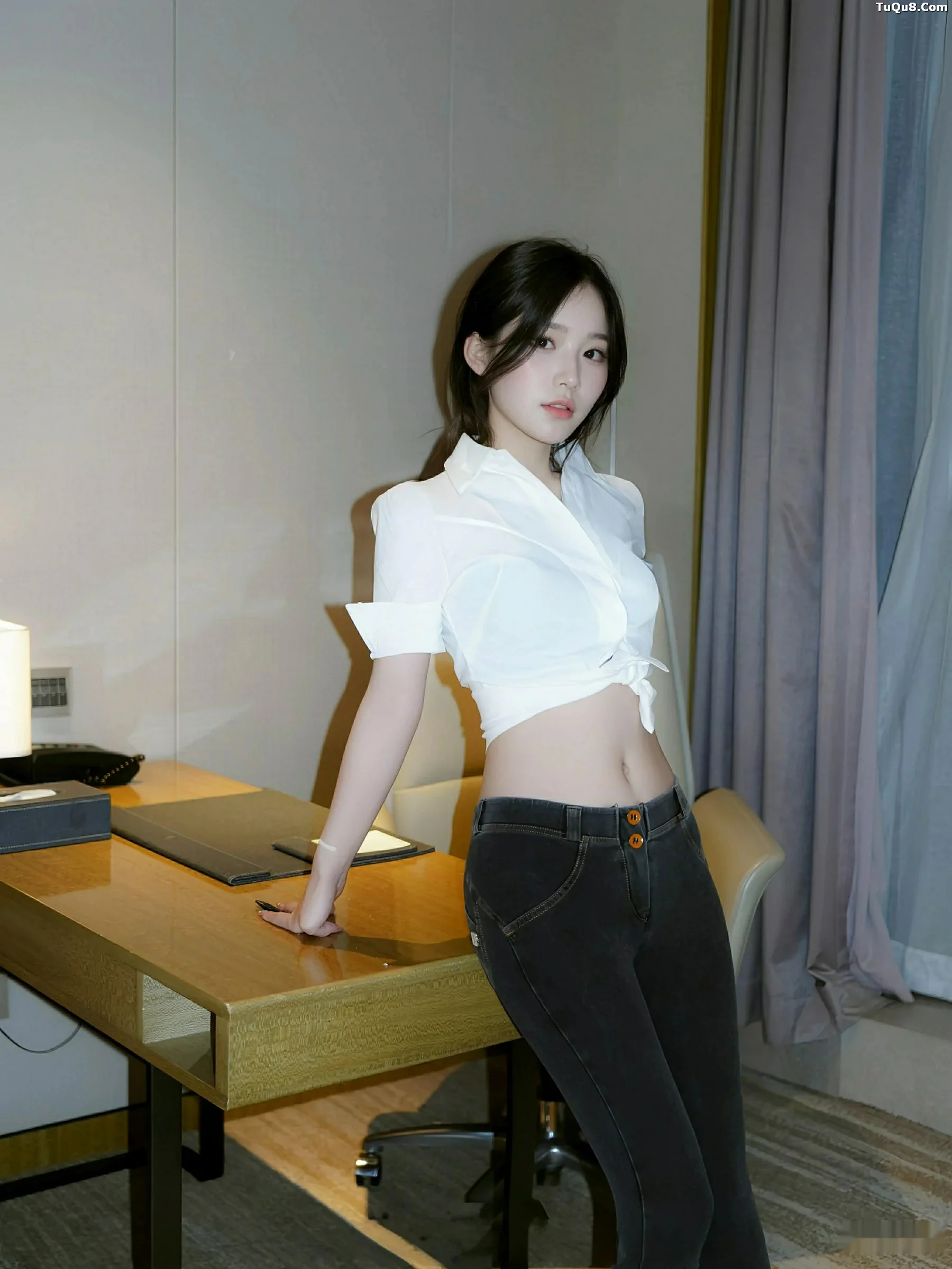 汁汁  [XiuRen]高清写真图 2025.09.19 No.10785 汁汁 性感白T第37张图片