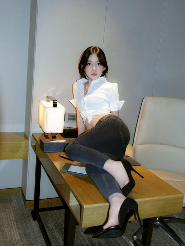 汁汁   汁汁 - 实习期女秘书，职场OL制服与私房内衣双重诱惑 [87P]第48张图片