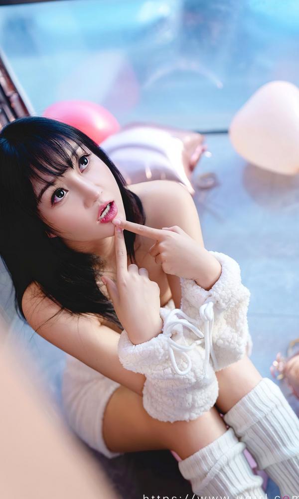 韩熙   UGirlsApp尤果圈爱尤物-2515-韩熙-《爱意暖风》：纯白毛绒装诠释冬日治愈甜美，慵懒室内私房写真，尽显清纯女神魅力第17张图片
