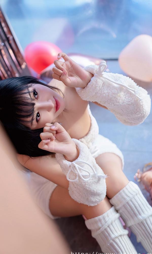 韩熙   UGirlsApp尤果圈爱尤物-2515-韩熙-《爱意暖风》：纯白毛绒装诠释冬日治愈甜美，慵懒室内私房写真，尽显清纯女神魅力第21张图片