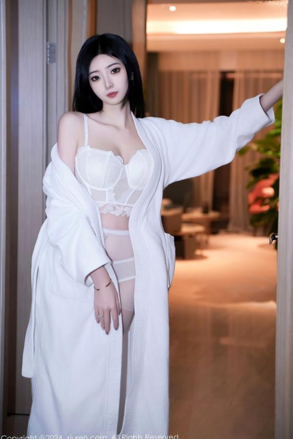 安琪Yee   XiuRen秀人网-7960-安琪Yee-纯欲私房大片，白丝穿搭与白色蕾丝内衣的极致诱惑-2024.01.15第15张图片