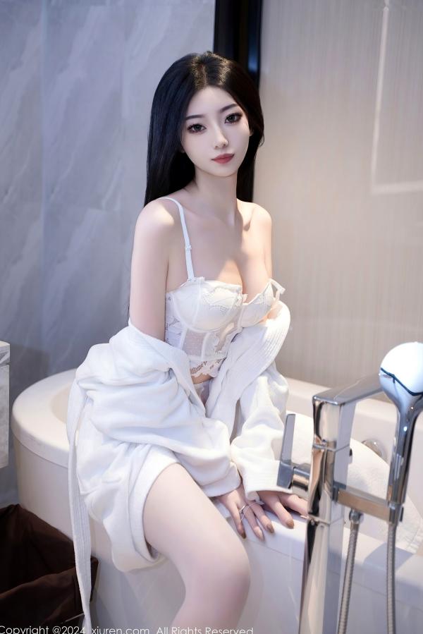 安琪Yee   XiuRen秀人网-7960-安琪Yee-纯欲私房大片，白丝穿搭与白色蕾丝内衣的极致诱惑-2024.01.15第21张图片