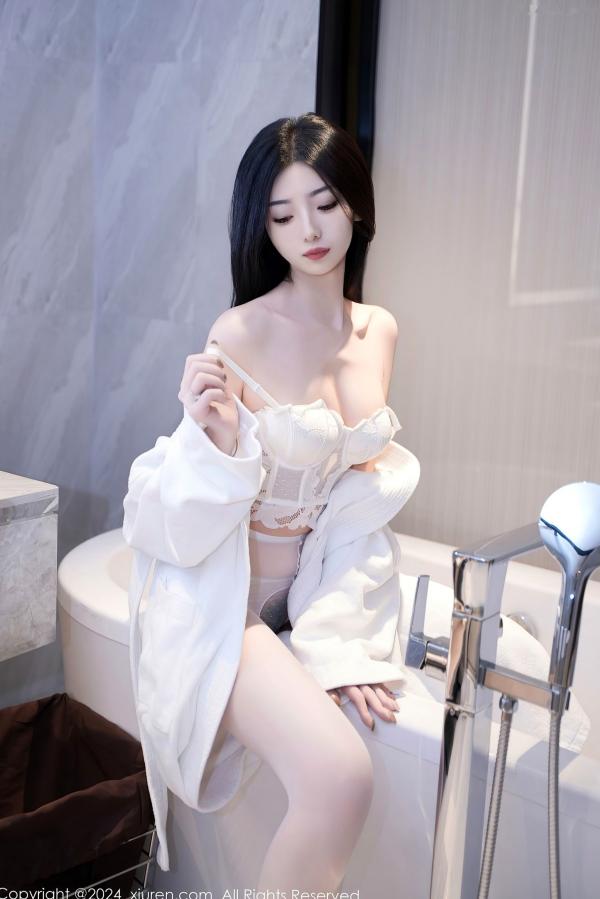 安琪Yee   XiuRen秀人网-7960-安琪Yee-纯欲私房大片，白丝穿搭与白色蕾丝内衣的极致诱惑-2024.01.15第22张图片