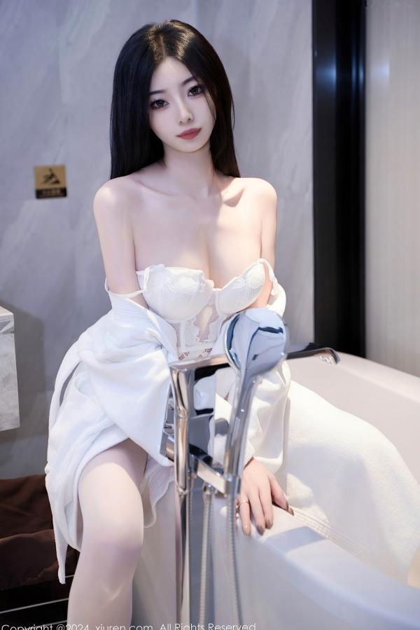 安琪Yee   XiuRen秀人网-7960-安琪Yee-纯欲私房大片，白丝穿搭与白色蕾丝内衣的极致诱惑-2024.01.15第24张图片