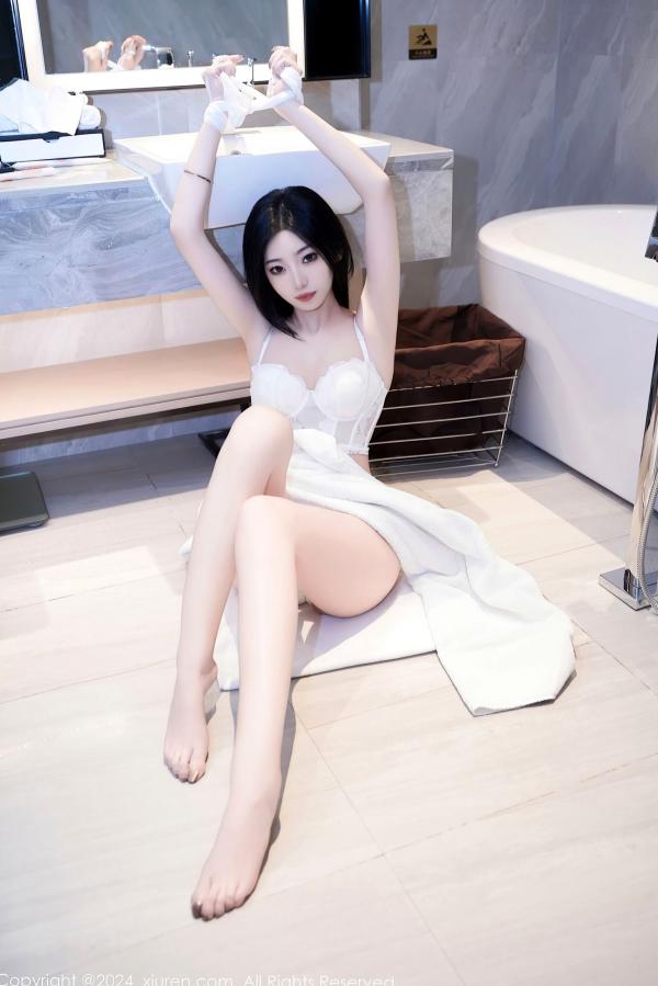 安琪Yee   XiuRen秀人网-7960-安琪Yee-纯欲私房大片，白丝穿搭与白色蕾丝内衣的极致诱惑-2024.01.15第38张图片