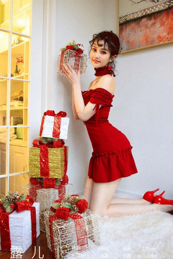 露儿  露儿的圣诞限定 一袭抹胸红色短裙第5张图片
