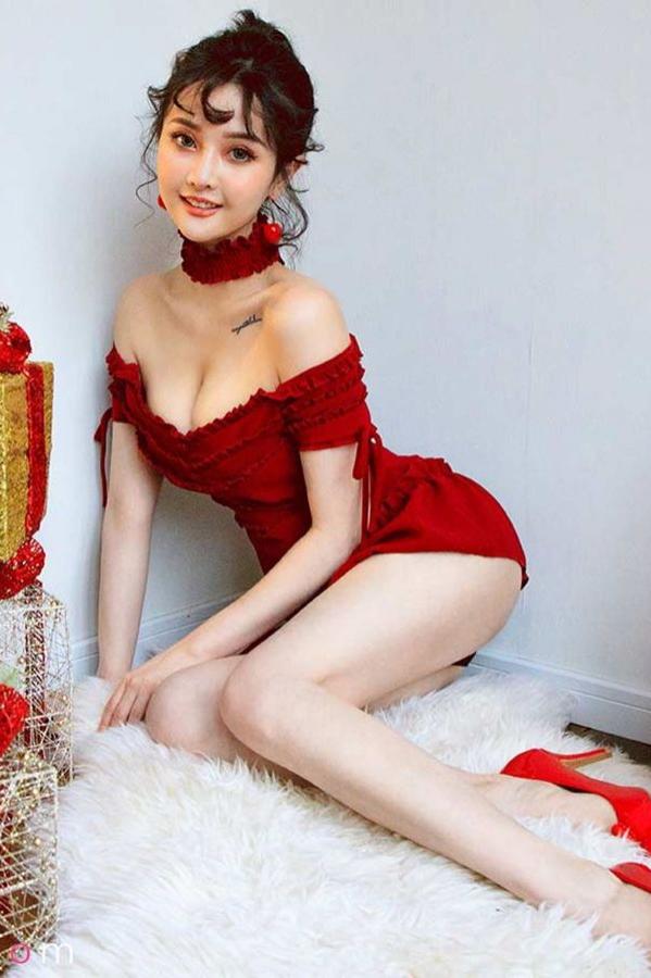 露儿  露儿的圣诞限定 一袭抹胸红色短裙第8张图片