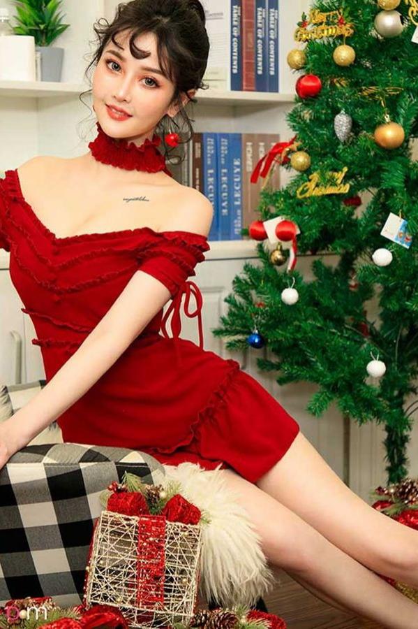 露儿  露儿的圣诞限定 一袭抹胸红色短裙第10张图片