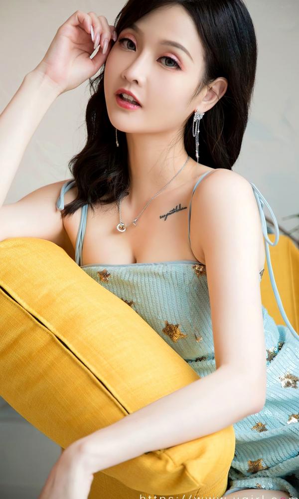 露儿   UGirlsApp尤果圈爱尤物-2830-露儿-《清澈的你》高清套图，清新吊带裙家居私房写真，白皙嫩模展现甜美性感魅力第7张图片