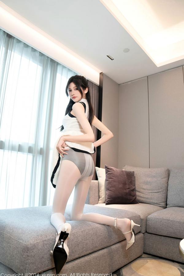 程程程   [秀人网] 8544-程程程：白色连衣短裙与黑色内衣的碰撞，白丝长腿居家写真，性感诱惑风格大赏第19张图片