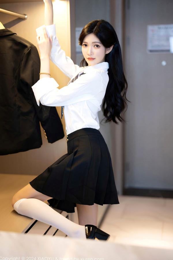 程程程   语画界-程程程：日系JK校服制服诱惑，白衬衫配黑短裙私房写真系列 - 1204期第26张图片
