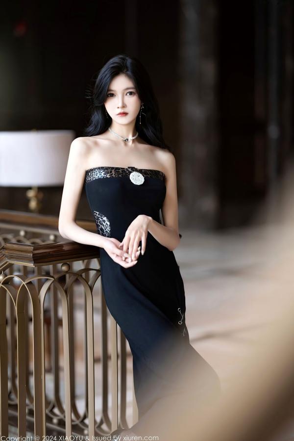 程程程   XiaoYu语画界-1201-程程程-海南旅拍：黑色抹胸长裙彰显冷艳气质，丝滑黑丝与浅褐色内衣勾勒曼妙曲线，极致性感私房大片第5张图片