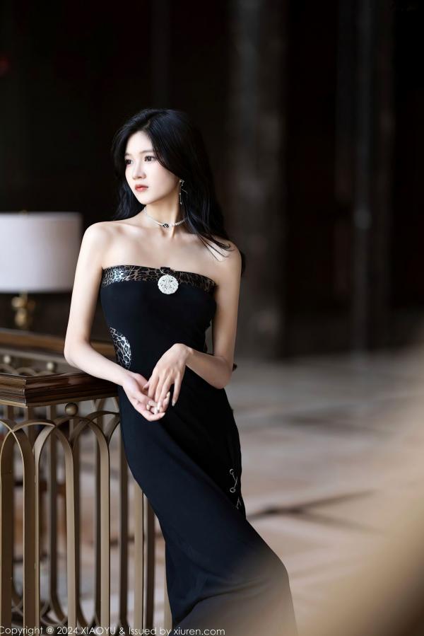 程程程   XiaoYu语画界-1201-程程程-海南旅拍：黑色抹胸长裙彰显冷艳气质，丝滑黑丝与浅褐色内衣勾勒曼妙曲线，极致性感私房大片第6张图片