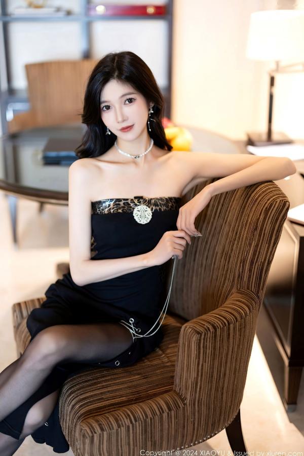 程程程   XiaoYu语画界-1201-程程程-海南旅拍：黑色抹胸长裙彰显冷艳气质，丝滑黑丝与浅褐色内衣勾勒曼妙曲线，极致性感私房大片第21张图片