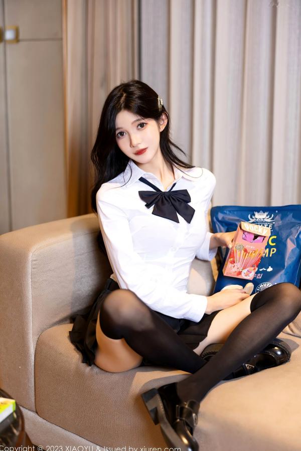程程程   XiaoYu语画界-程程程：清纯白衬衫制服诱惑，黑色蕾丝与黑丝美腿，演绎冷艳迷人私房写真第27张图片