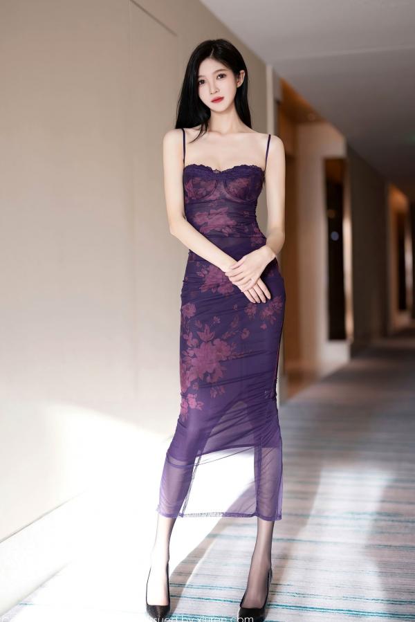 程程程   XiaoYu语画界 1128期 程程程：紫色蕾丝吊带短裙配黑丝，极品女神私房照，身材性感火辣，气质撩人诱惑写真第1张图片