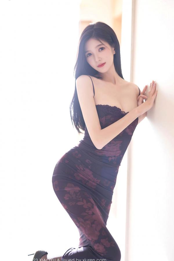 程程程   XiaoYu语画界 1128期 程程程：紫色蕾丝吊带短裙配黑丝，极品女神私房照，身材性感火辣，气质撩人诱惑写真第11张图片