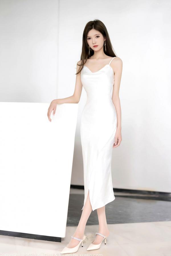 程程程   XiaoYu语画界-1050-程程程-清纯气质女神演绎淡粉肚兜古风与简约白裙室内写真第8张图片
