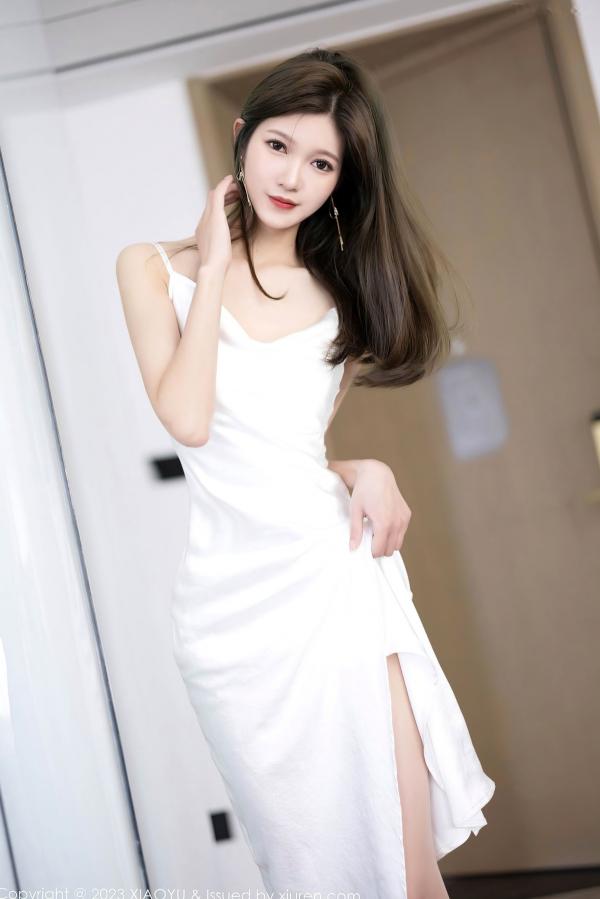 程程程   XiaoYu语画界-1050-程程程-清纯气质女神演绎淡粉肚兜古风与简约白裙室内写真第16张图片