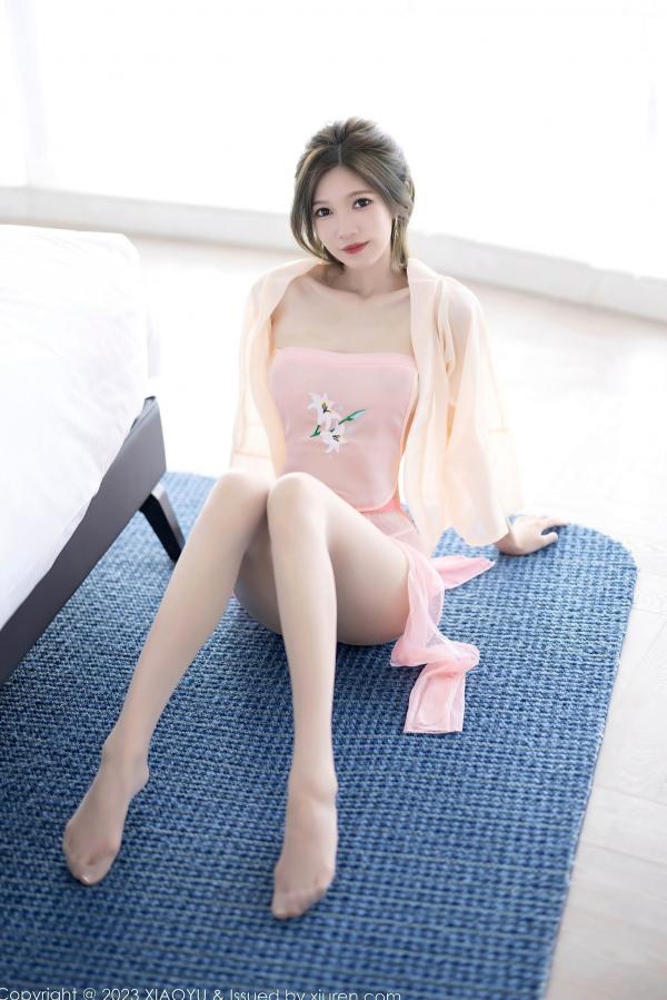 程程程   XiaoYu语画界-1050-程程程-清纯气质女神演绎淡粉肚兜古风与简约白裙室内写真第50张图片