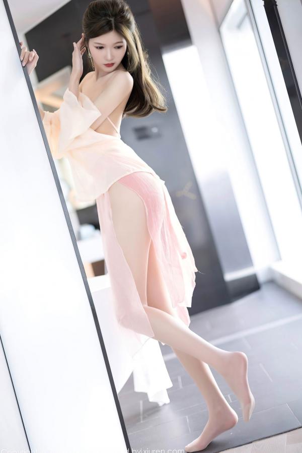 程程程   XiaoYu语画界-1050-程程程-清纯气质女神演绎淡粉肚兜古风与简约白裙室内写真第59张图片
