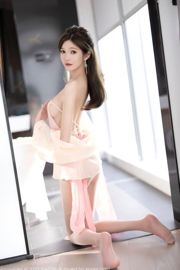 程程程   XiaoYu语画界-1050-程程程-清纯气质女神演绎淡粉肚兜古风与简约白裙室内写真第71张图片