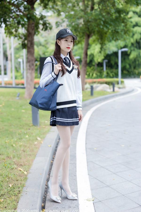 杨紫嫣   IMiss爱蜜社-467-杨紫嫣-学院风制服私房-白色丝袜长腿-酒店场景诱惑第2张图片