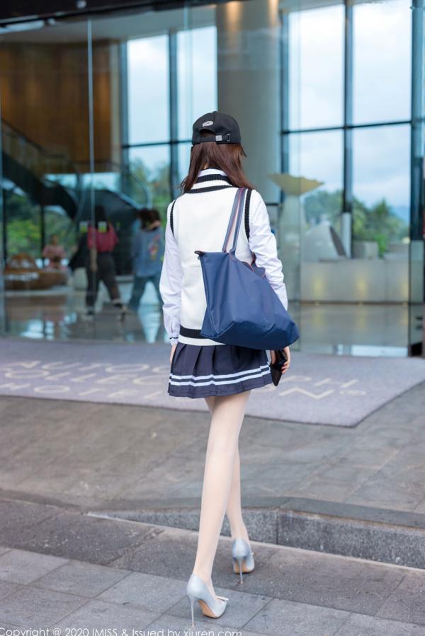杨紫嫣   IMiss爱蜜社-467-杨紫嫣-学院风制服私房-白色丝袜长腿-酒店场景诱惑第4张图片