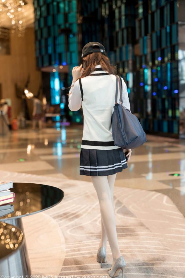 杨紫嫣   IMiss爱蜜社-467-杨紫嫣-学院风制服私房-白色丝袜长腿-酒店场景诱惑第6张图片