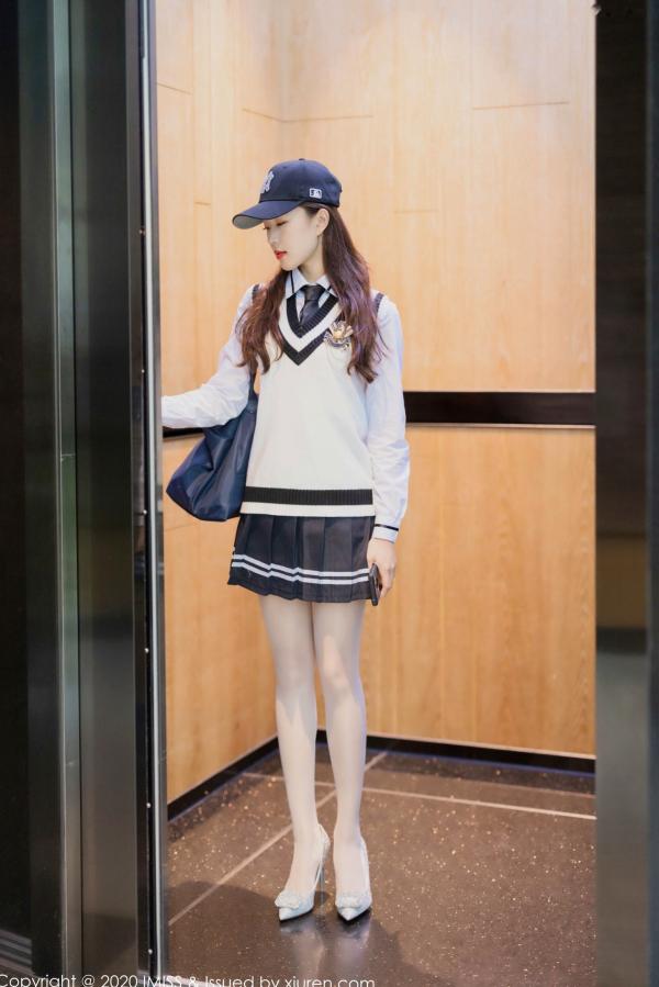 杨紫嫣   IMiss爱蜜社-467-杨紫嫣-学院风制服私房-白色丝袜长腿-酒店场景诱惑第8张图片