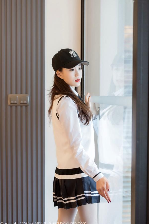 杨紫嫣   IMiss爱蜜社-467-杨紫嫣-学院风制服私房-白色丝袜长腿-酒店场景诱惑第16张图片