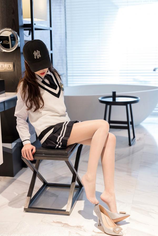 杨紫嫣   IMiss爱蜜社-467-杨紫嫣-学院风制服私房-白色丝袜长腿-酒店场景诱惑第20张图片