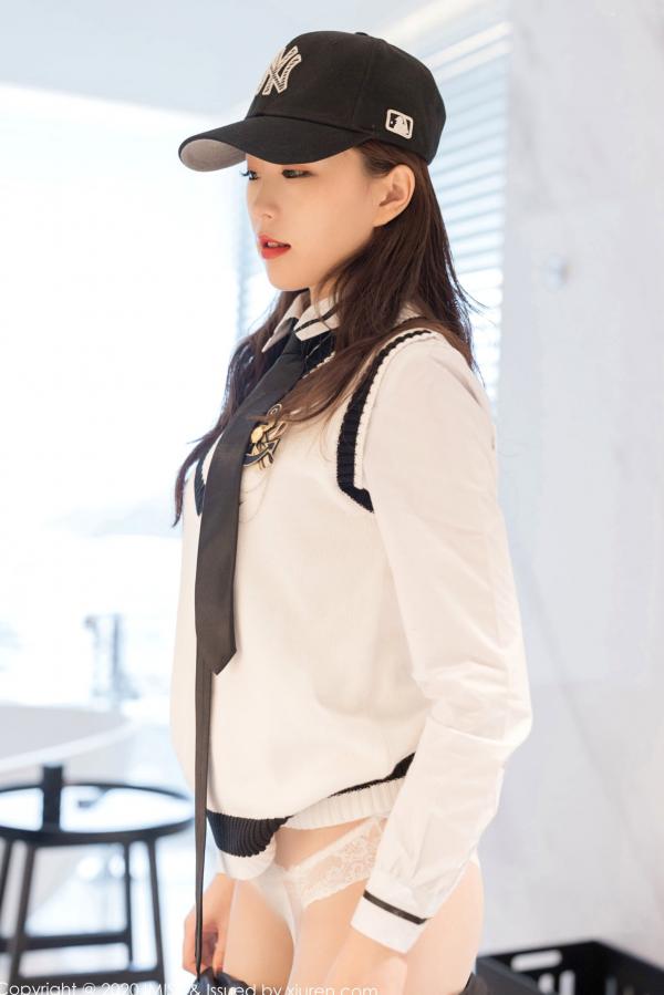 杨紫嫣   IMiss爱蜜社-467-杨紫嫣-学院风制服私房-白色丝袜长腿-酒店场景诱惑第23张图片