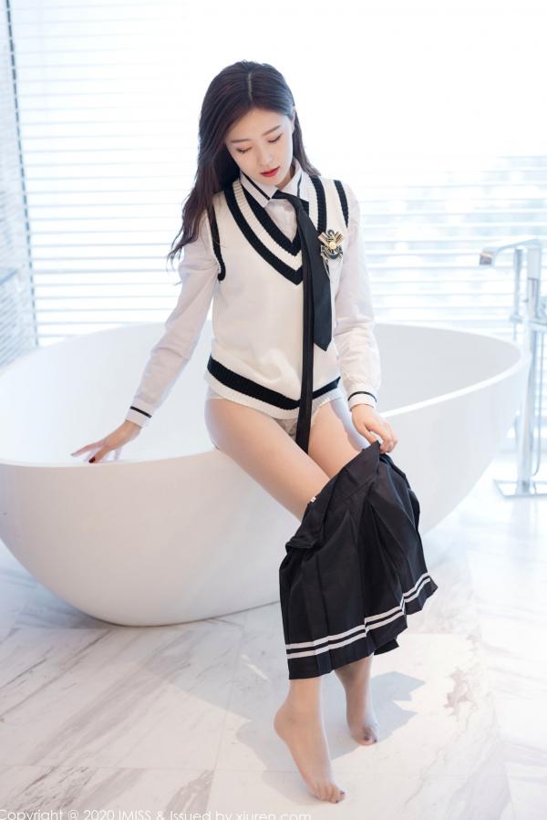 杨紫嫣   IMiss爱蜜社-467-杨紫嫣-学院风制服私房-白色丝袜长腿-酒店场景诱惑第25张图片