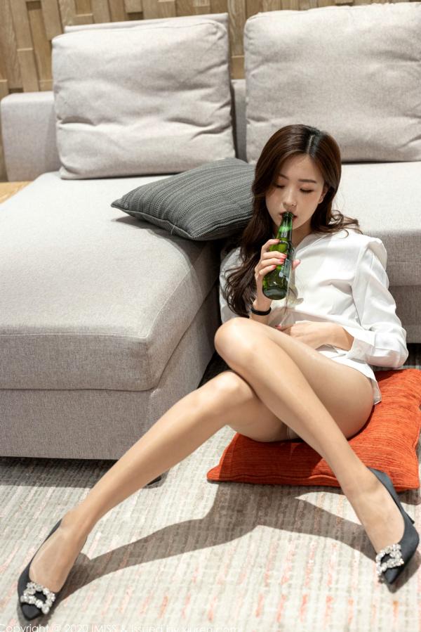 杨紫嫣   【IMiss爱蜜社】杨紫嫣：432期宾馆失恋醉酒主题，职场白衬衣包臀裙尽显成熟御姐魅力，丝袜美腿诱惑私房写真第36张图片