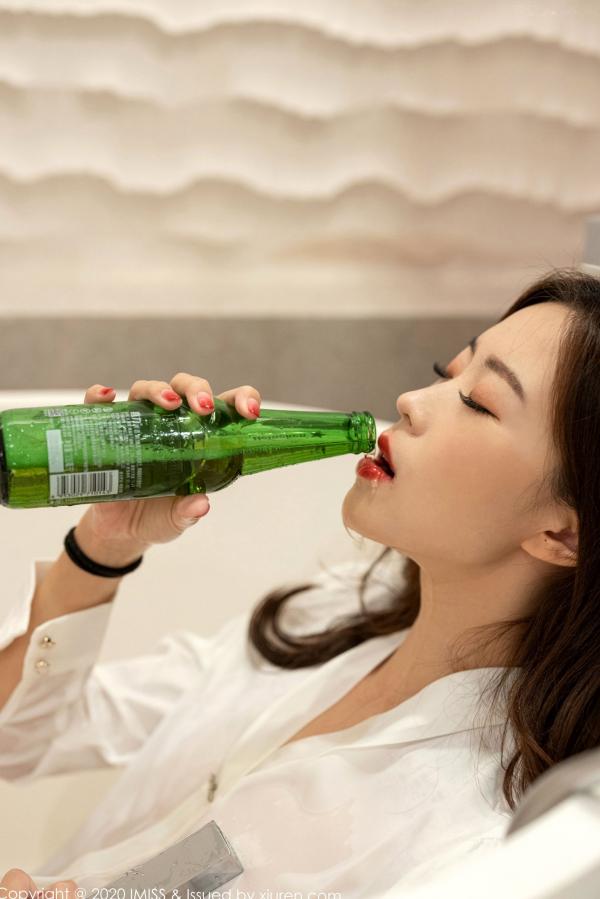 杨紫嫣   【IMiss爱蜜社】杨紫嫣：432期宾馆失恋醉酒主题，职场白衬衣包臀裙尽显成熟御姐魅力，丝袜美腿诱惑私房写真第49张图片