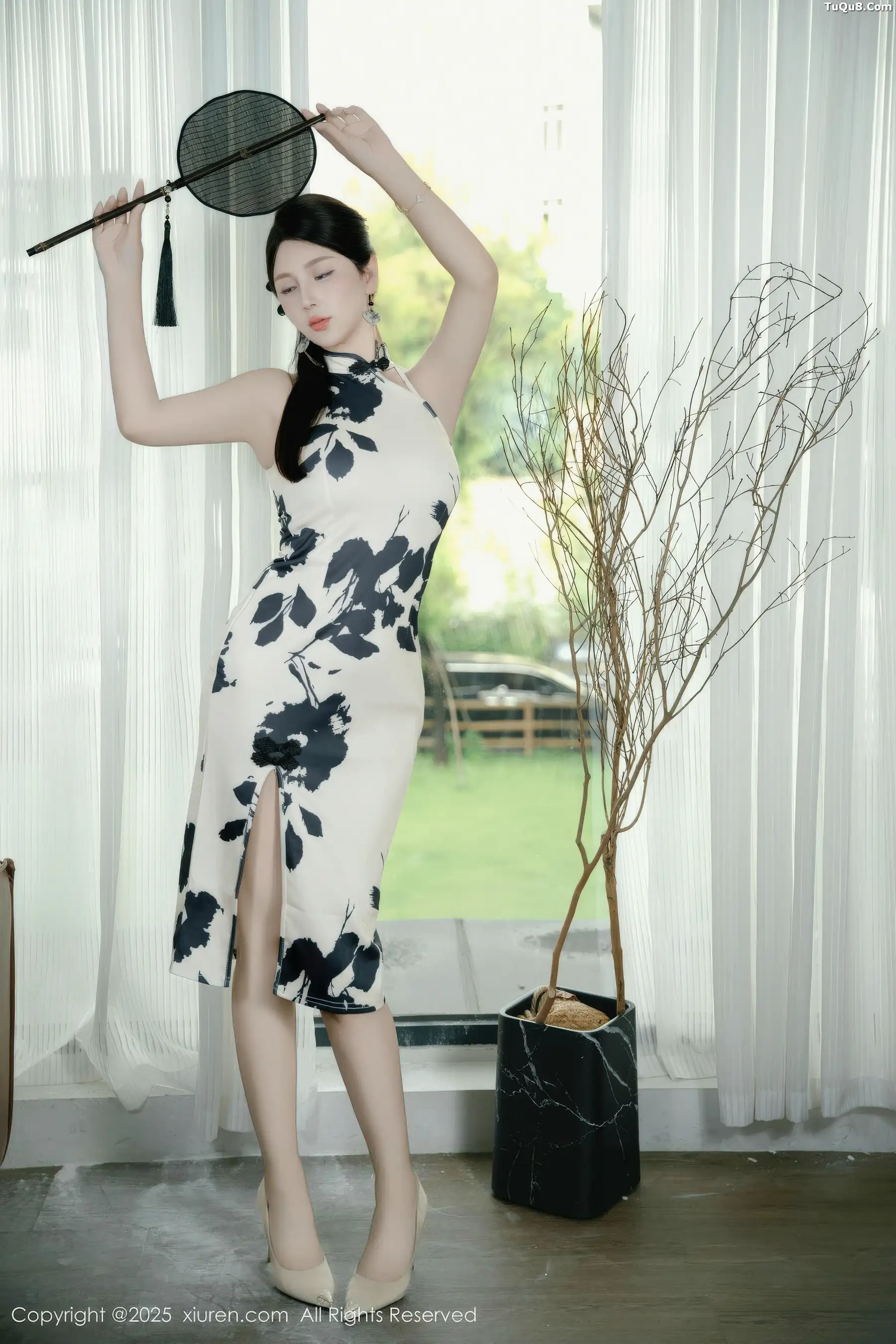 小蛮妖  [XiuRen]高清写真图 2025.11.14 No.10989 小蛮妖Yummy 性感旗袍第5张图片