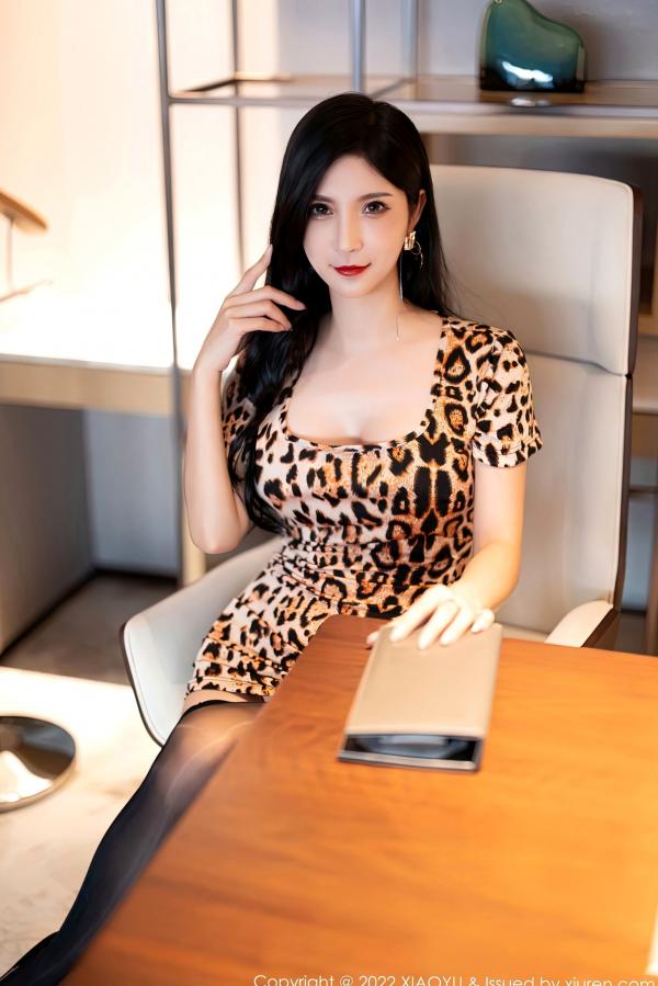 小蛮妖   XiaoYu语画界-895期：小蛮妖杭州旅拍，野性豹纹内衣搭配黑丝，极品女神室内写真，性感妩媚诱惑迷人第2张图片
