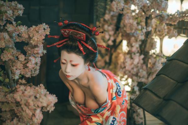 奈汐酱nice 奈汐酱  奈汐酱nice-艺妓回忆录：和风樱花下的绝美艺妓妆，背部与腿部唯美纹身，极致诱惑写真第17张图片