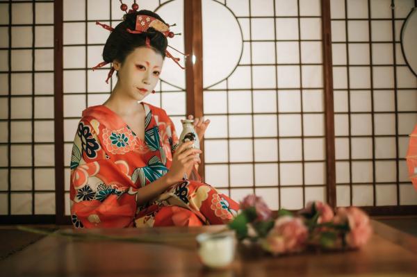 奈汐酱nice 奈汐酱  奈汐酱nice-艺妓回忆录：和风樱花下的绝美艺妓妆，背部与腿部唯美纹身，极致诱惑写真第28张图片