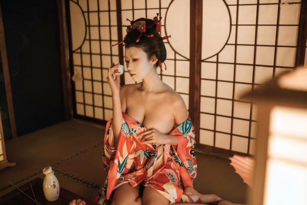 奈汐酱nice 奈汐酱  奈汐酱nice-艺妓回忆录：和风樱花下的绝美艺妓妆，背部与腿部唯美纹身，极致诱惑写真第29张图片
