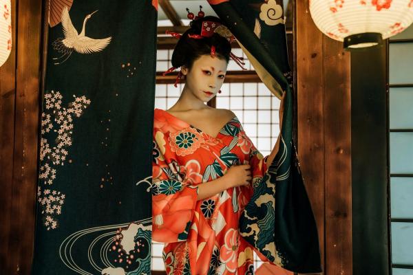 奈汐酱nice 奈汐酱  奈汐酱nice-艺妓回忆录：和风樱花下的绝美艺妓妆，背部与腿部唯美纹身，极致诱惑写真第30张图片